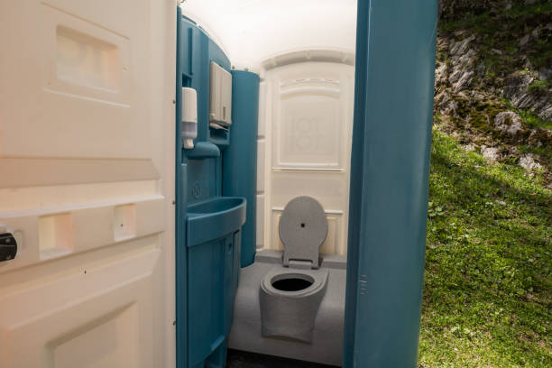 Best Portable bathroom rental  in Windsor, CA